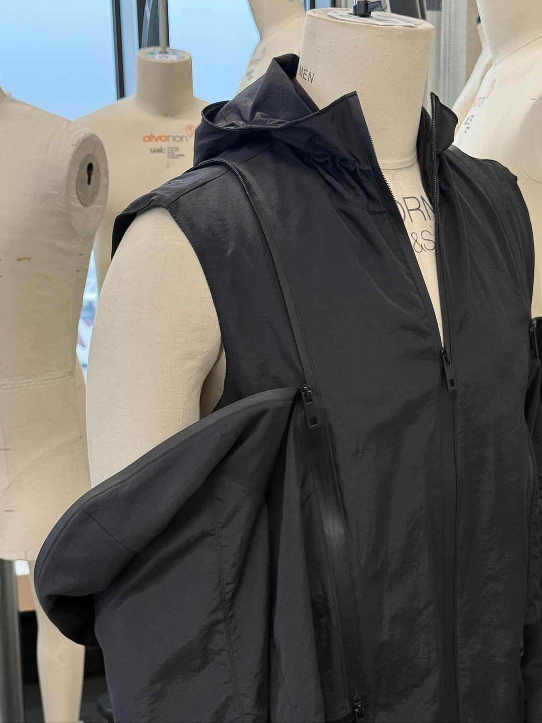 FORM: SHELL / ENVIRONMENT / TASLAN + TRANSFORMABLE WINDBREAKER