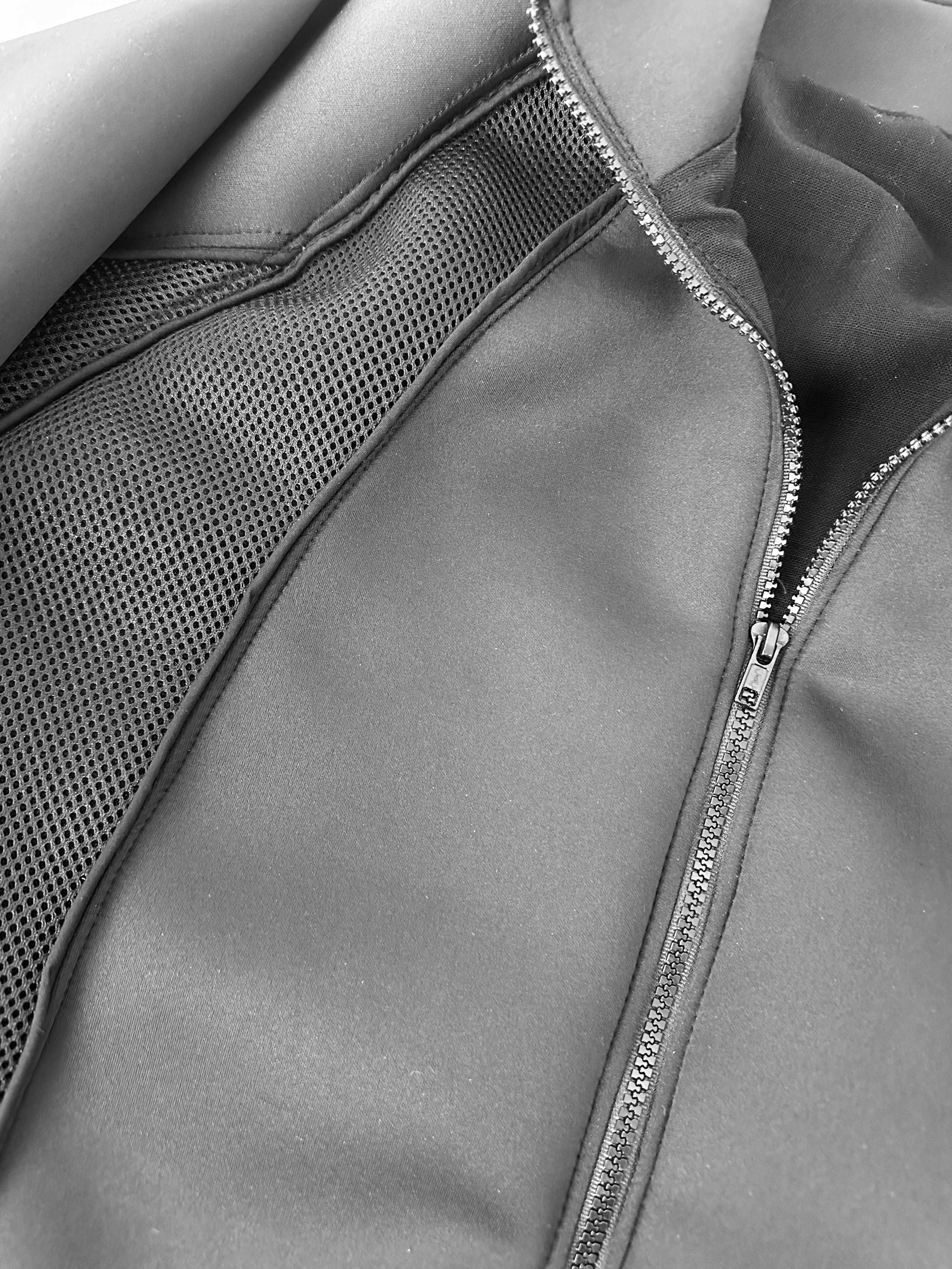 MOISTURE WICKING FOAM ZIP-UP WITH PERFORATION